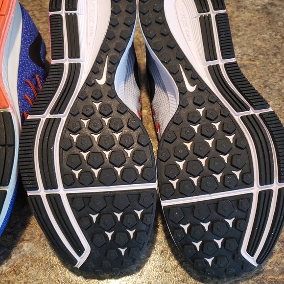 Womans Nike shoes - Picture 6 of 6